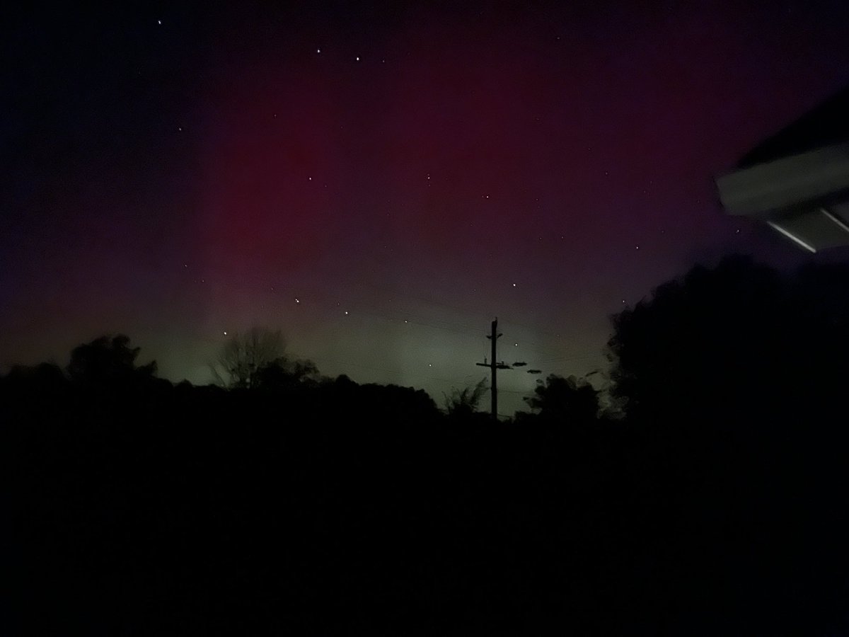 alisonmerlot's tweet photo. Glad I could catch some of the light show tonight #Yarker #Aurora https://t.co/OWBYCBbDY1