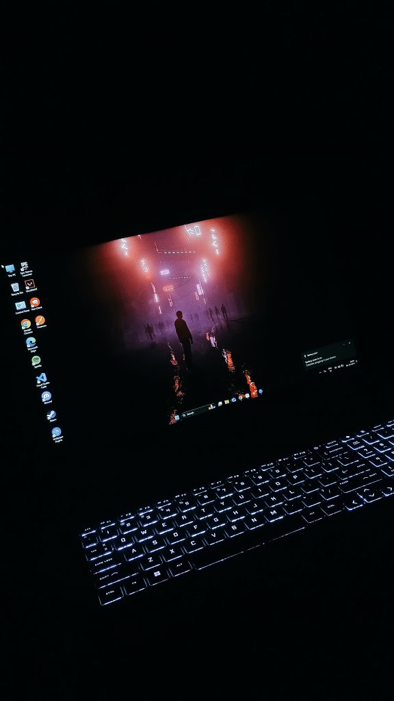 Shreyscript's tweet image. Finally got my new laptop 😁