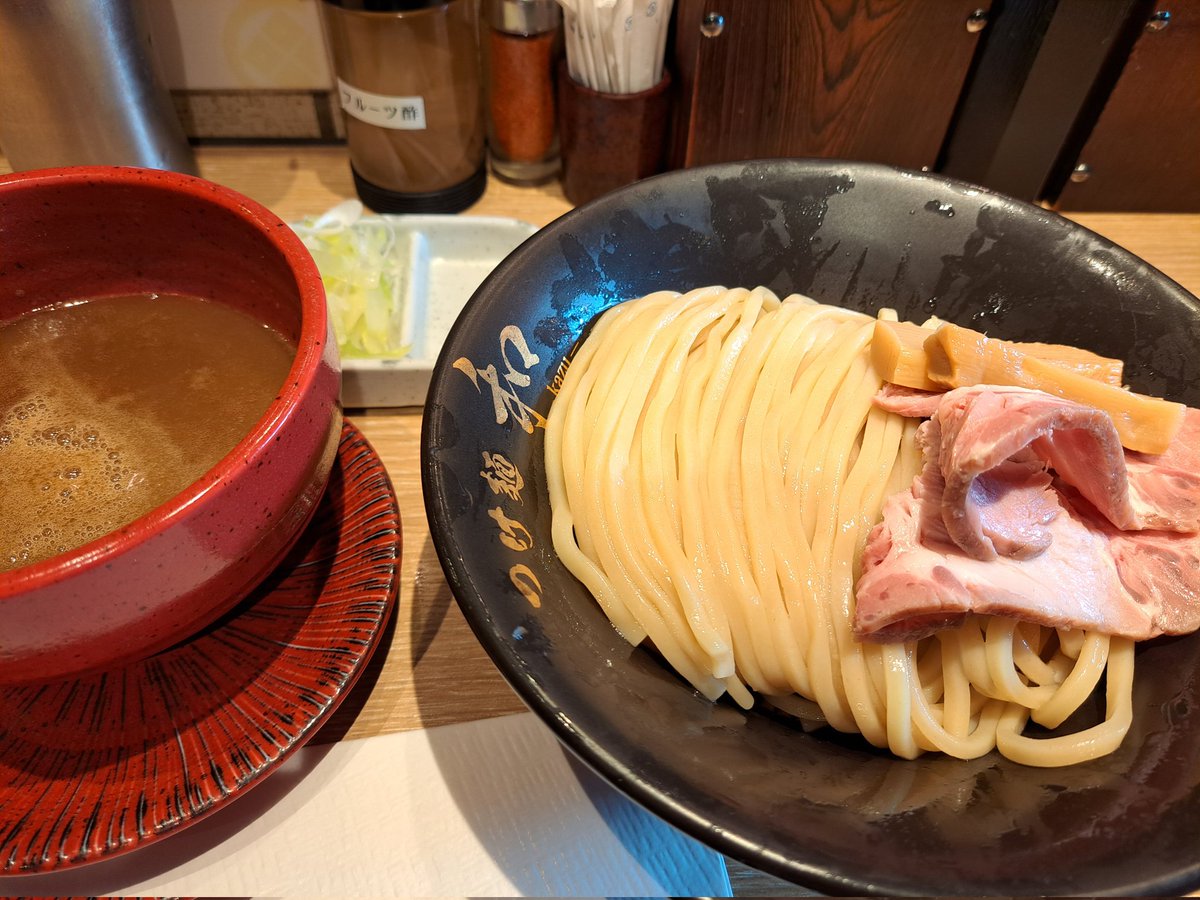 haru3sp's tweet photo. お久しぶりです。
体調不良でした。
季節の変わり目は体調崩しやすいですね💦
ほぼ復活です。
体調不良の中、支えて頂いたのはこの方々です笑 https://t.co/GZFHxoHKmY