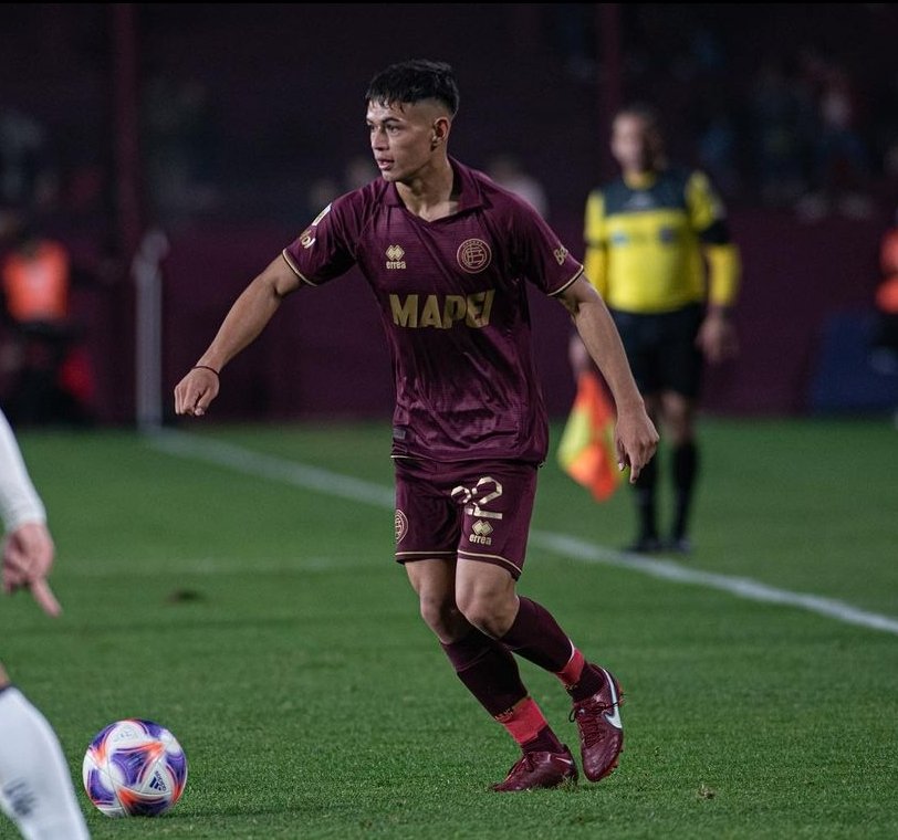 futbol_news_ok's tweet photo. #JulioSoler está convocado para la #SeleccionArgentina 🇦🇷 !!
➡️ El joven de 19 años recibió el llamado de #Scaloni tras la baja por molestias de #MarcosAcuña
🔜 Eliminatorias Fecha 9 y 10
🆚️ Venezuela 10/10, 18hs (V)
🆚️ Bolivia 15/10, 21hs (L) https://t.co/N0x49Y7ZO3