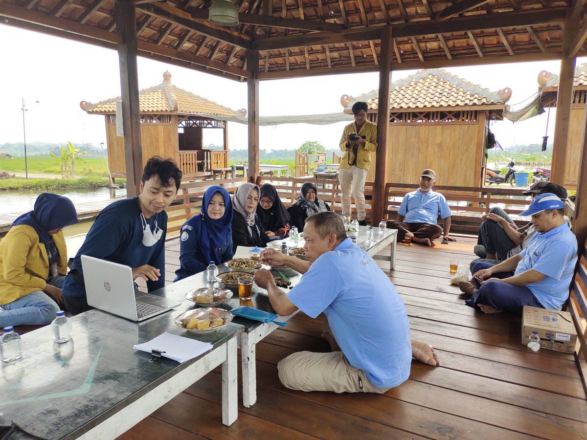 khothoh_s's tweet photo. Jumat (23/08/2024) Khothoh S Luhkan Banyumas, Keg FGD Stategi analisis SWOT SFV - Svarga Minapadi Panembangan bersama Fakultas Ilmu Budaya Unsoed
#GiatLuhkanSatminkalTegal
#luhlapor 
#banyumas
#pusluh_bppsdm https://t.co/aCinielhw3