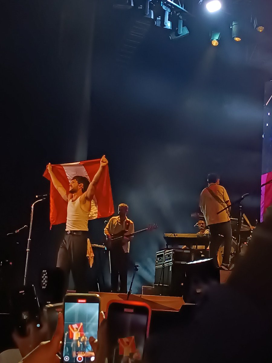 rox⚯͛ tweet media