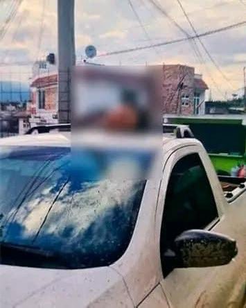 JJDiazMachuca's tweet photo. El segundo piso de la continuidad de @Claudiashein y @OHarfuch 

Asesinan y decapitan al alcalde de Chilpancingo, Alejandro Arcos; tenía seis días en el cargo
El cadáver del presidente municipal fue abandonado en un vehículo en la colonia Villas del Roble, ubicado al oriente de la ciudad.