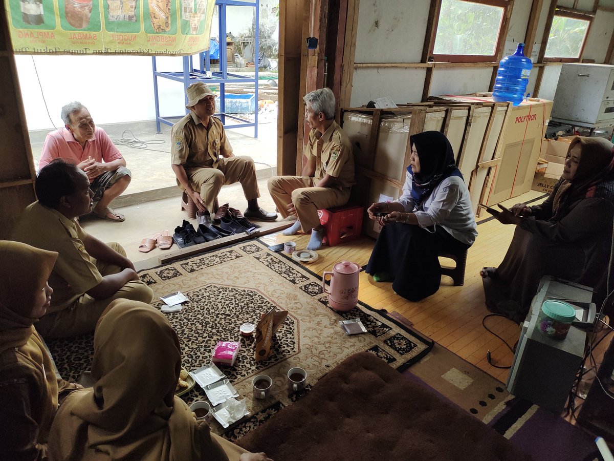 khothoh_s's tweet photo. Senin(19/08/2024) Khothoh S Luhkan Banyumas, Keg Pendampingan penerimaan bantuan dari PDSPKP berupa Sarana Pasca Panen yg dimanfaatkan oleh Poklahsar Bunda Madani ds Panembangan Cilongok Banyumas
#GiatLuhkanSatminkalTegal
#luhlapor 
#banyumas
#pusluh_bppsdm https://t.co/zryfnASA7m