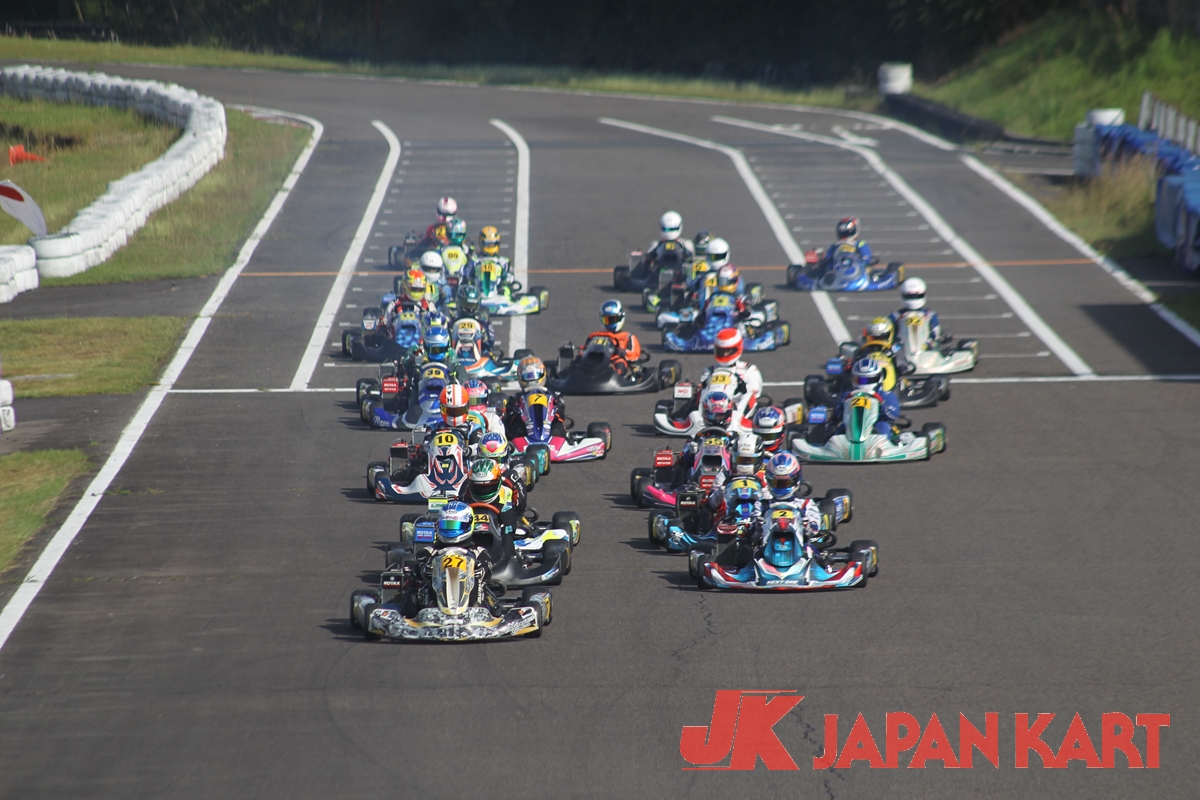 JAPANKART's tweet photo. ☆★☆JK−Web更新☆★☆
Race Report
第2回ROTAX MAX LIGHTS日本一決定戦
全国から集ったLIGHTSドライバーが日本一をかけて戦ったレースの模様は、👇から!
#ROTAXMAX
#MAXLIGHTS
#日本一決定戦
#FESTIKACIRCUITMIZUNAMI
#JAPANKART
https://t.co/SnJXAQt8z4 https://t.co/3xGGo7qvrj