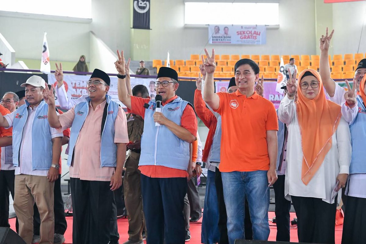 PKSejahtera's tweet photo. Plh Presiden PKS Ajak Ribuan Anggota PKS dan Relawan Bergerak Total Menangkan Andra-Dimyati

"Mari rapatkan barisan, bulatkan tekad, serta penuh totalitas memenangkan Pasangan Andra Soni-Dimyati Natakusumah sebagai Cagub dan Cawagub Banten," ~@aheryawan

https://t.co/06jlx6HENL https://t.co/CuhGxm5qJc