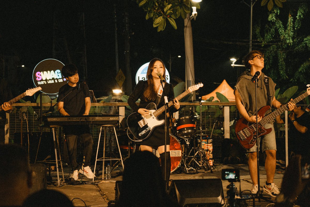 Throwback AIU di Swag Event 1 Oktober 2024 kemarin.
Super FUN! 
Udah berasa kayak manggung di rumah sendiri 😆
Teman-teman, sodara &amp; Keluarga pun bisa berbaur jadi satu.
楽しかった！

Thank you <a href="/swag/">swag</a>.event <a href="/ncekgaul/">Ryan Kampua</a> for the opportunity :&gt; 
🫰

Pict by <a href="/faizazz/">faiza</a>