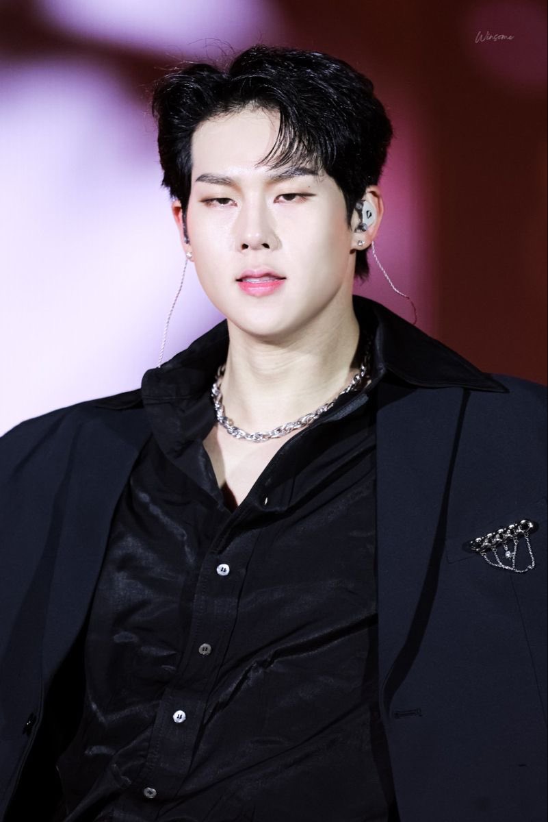 HEONHIVE's tweet photo. i can’t believe jooheon is officially a 30sexy DILF https://t.co/dwySrmhpEE