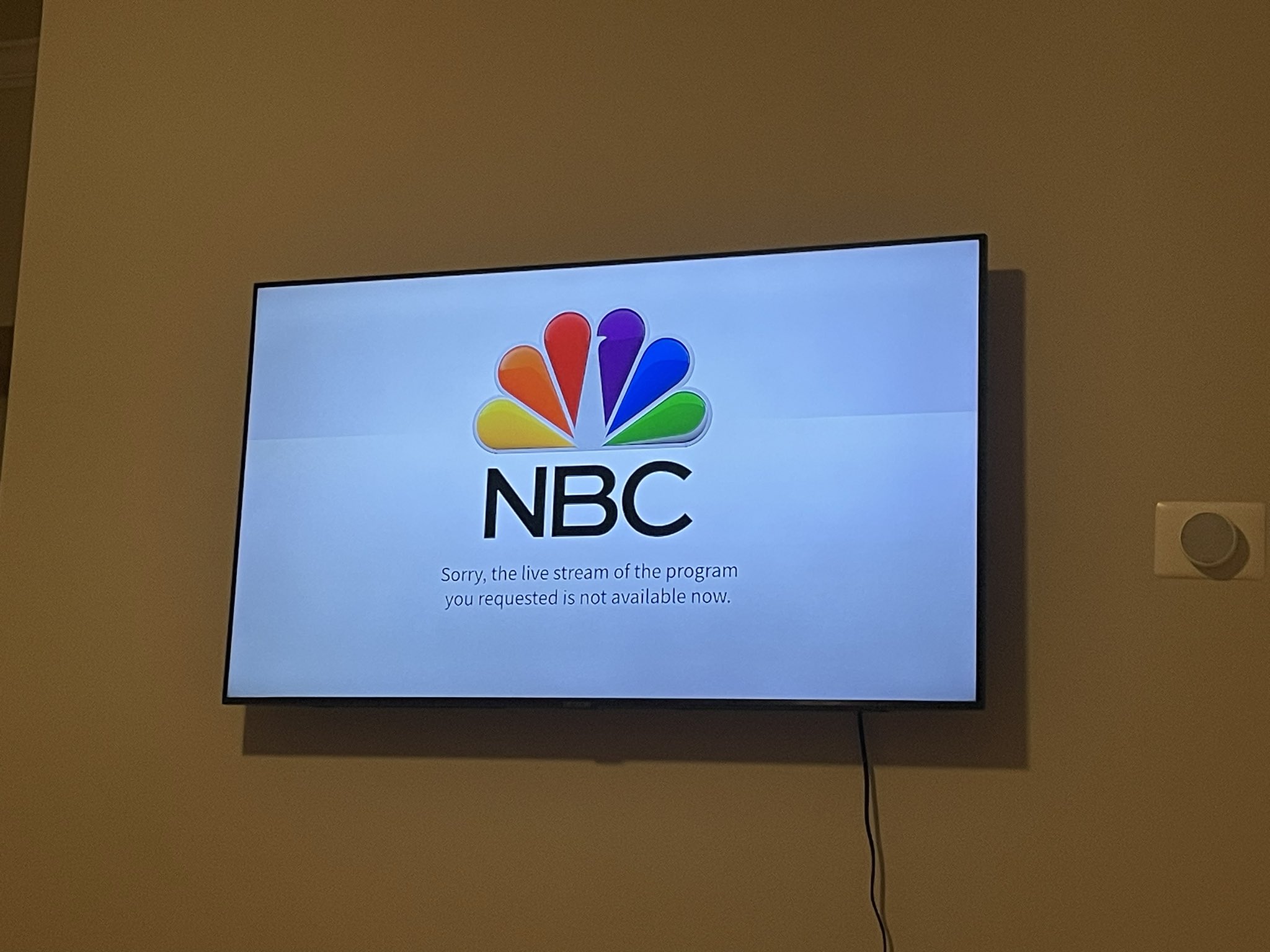 Josh Graham on X I ve got hulu and this is on my screen during SNF. Anybody else getting this https t FLN5NpCuCB X