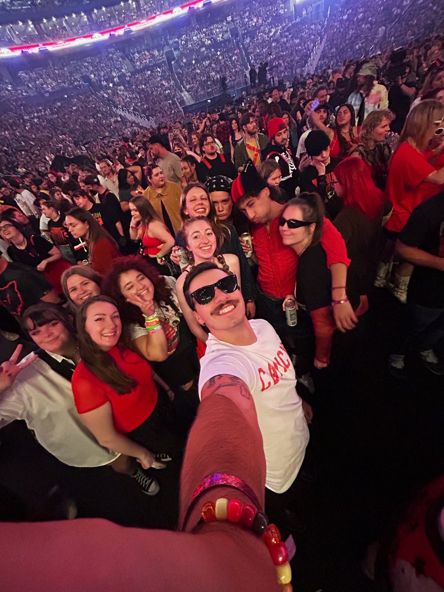 lexydray's tweet photo. love this band. love my hometown. love my friends. clancy world tour columbus you will always be famous ❤️❤️❤️❤️

#ClancyColumbus #ClancyCBUS https://t.co/ZKJmAsl0Gf