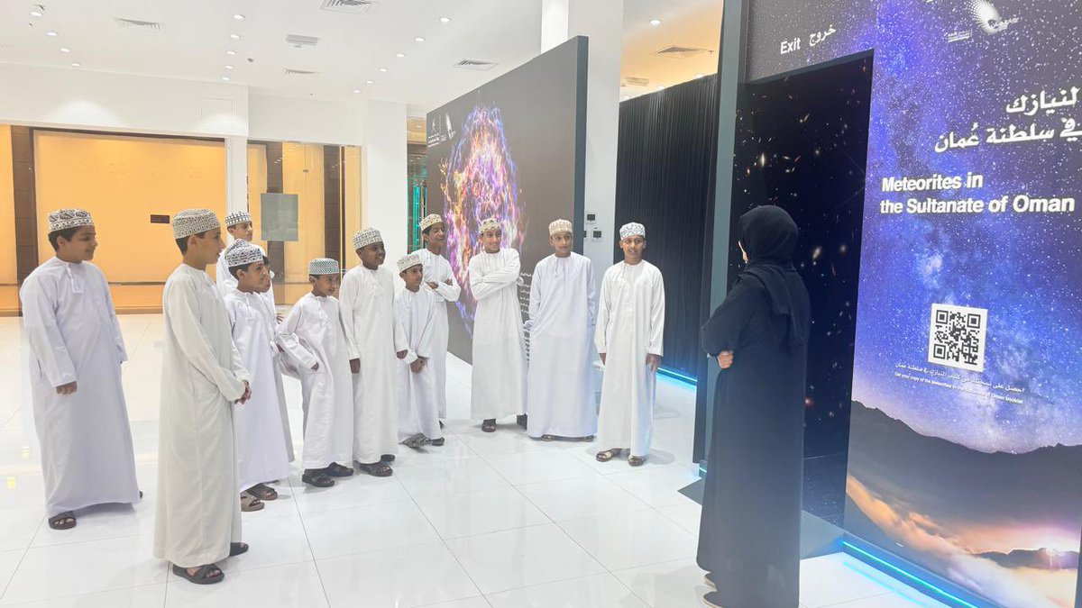 مشاركة مجموعة من طلبة برنامج GLOBE البيئي مع مجموعة من الطلبة المجيدين علمياً بالمدرسة في زيارة إستكشافية لمعرض النيازك المقام حالياً في سيتي ووك صور والذي تنظمة وزارة التراث والسياحة 
<a href="/OmanGlobe58370/">GLOBE OMAN 🇴🇲</a> 
<a href="/GLOBEProgram/">The GLOBE Program</a>