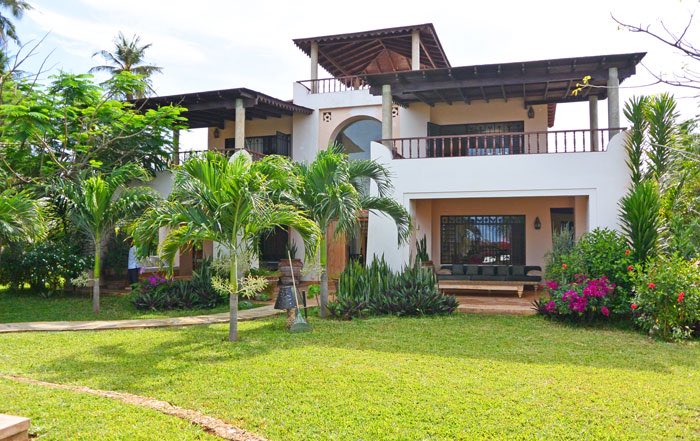 SkippyTours's tweet photo. Stunning 3 Bedroom house set directly on the edge of Watamu Bay beach.  

Set in a lovely lush walled garden with a swimming pool with relaxing pagoda alongside.  
It is the perfect location for a relaxing family holiday.

RATE:
Kshs. 44,000/- Per Night On Self Catering Basis. https://t.co/rzbMcUEwSg
