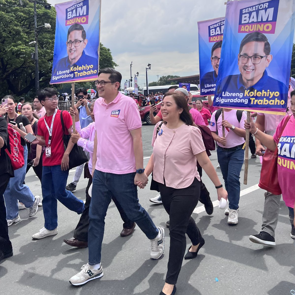 bamaquino's tweet photo. Para sa pamilya ko at sa bawat pamilyang Pilipino, tuloy ang laban! 🇵🇭 #BamAquino2025 #BamAquinoSaSenado https://t.co/Lkc2SgWqfI