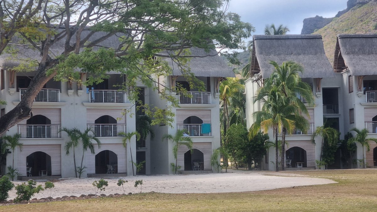 beachtag's tweet photo. Good Morning Islanders!

Paradis Beachcomber Golf Resort &amp; Spa

Time to Return!
quote@beachtag.co.za

#beachtagholidays 
#BeachcomberLife
#TropicalDreams
#YourBestHolidayYet
#BeachcomberToursSA
#BeachcomberExperience
#ratherbeinmauritius https://t.co/q6MoZzicLQ
