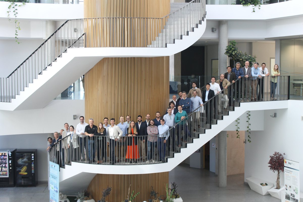 ☀️ Last week at #IMDEAEnergy, we hosted a workshop on enhancing solar tower performance.

💬 The event fostered open debate between industry and academia, analyzing real needs and the current state of technologies aimed at reducing costs and increasing installation durability.