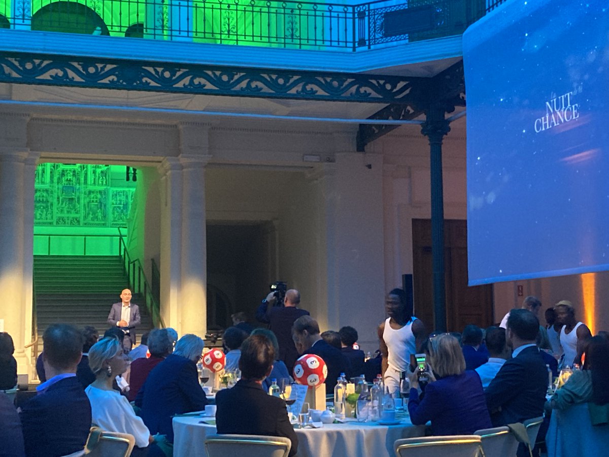 MinipopBE's tweet photo. ✨ 𝗡𝗨𝗜𝗧 𝗗𝗘 𝗟𝗔 𝗖𝗛𝗔𝗡𝗖𝗘 ✨
La @LotNat_Belgique a invité tout ses partenaires et bonnes causes pour fêter son 90ième anniversaire, une soirée magnifique au Art &amp; History Museum ! Merci pour cette belle soirée de connexion ! 💚 #bienplusquejouer #nuitdelachance https://t.co/jQvXC29pxm