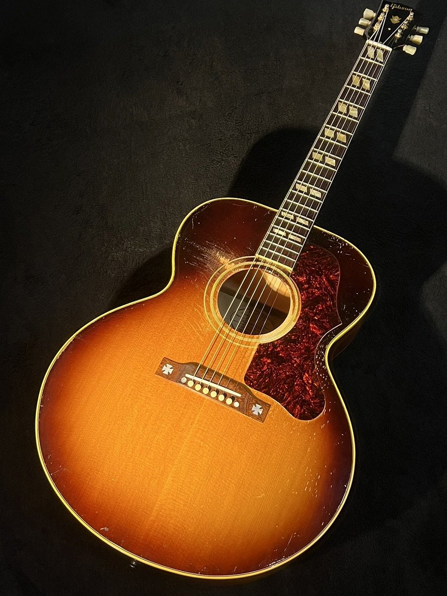 GCLUB_TOKYO's tweet photo. ヴィンテージ市場でもなかなかお目に掛かれない J-185!
しかも生産初年度の1951年製!その年の生産本数は僅か66本!激レア中の激レアの入荷です。サウンドは…涎がでます💛
https://t.co/m43qmdUJkL
#gibson #j185 #ギブソン #ヴィンテージギター #アコギ https://t.co/mdmt0BDEsm