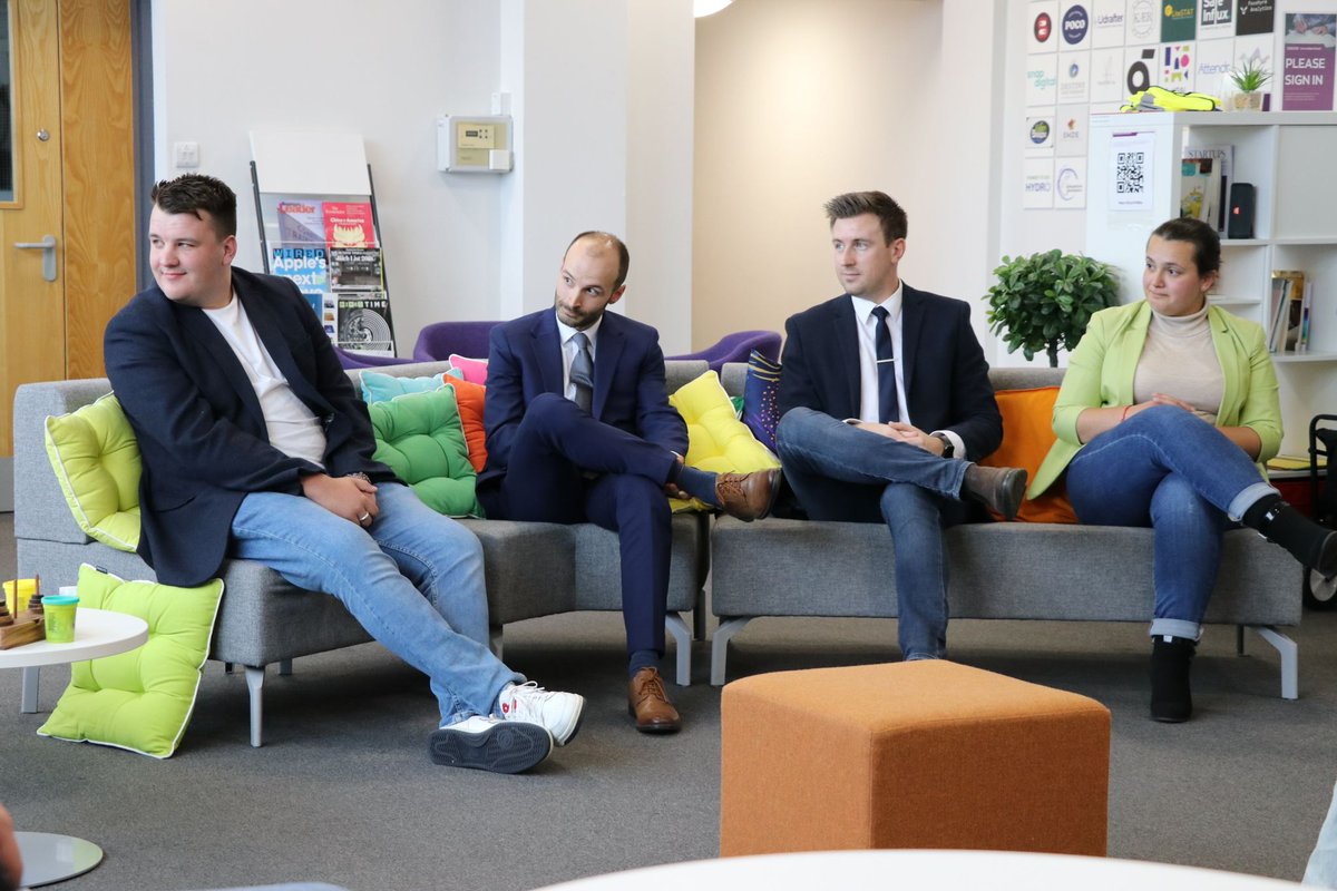 Putting on my RGU alumnae hat. 🎓
I recently got to return to my journalism roots as part of a panel with fellow alumni to answer questions from current students.
Fantastic afternoon with bright young people, talking about all things news, our career paths, and the industry. 📰