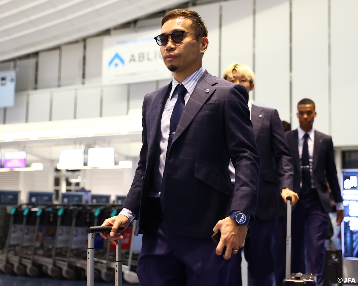 🔹SAMURAIBLUE🔹 国内組がオフィシャルスーツを着用し、サウジアラビア