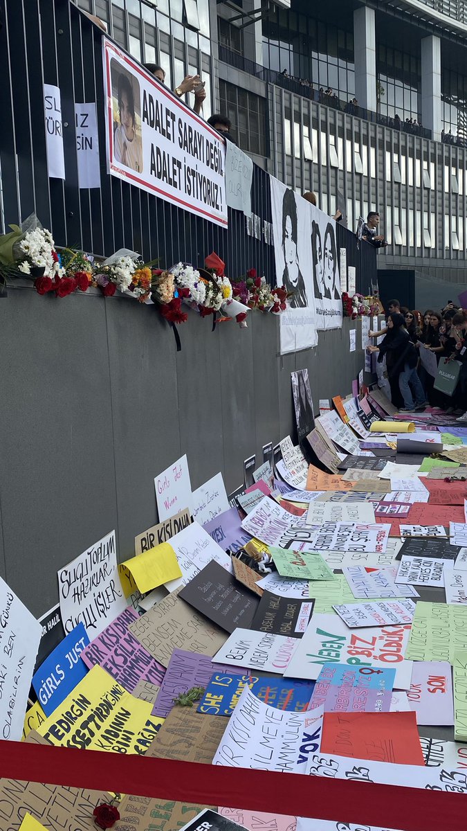 AYŞENUR'UN BUGÜN DERSTE OLMASI GERRKİYORDU BAHÇEDE ANILMASI DEĞİL!!! #turkishwomanareindanger #TurkishWomanNeedHelp