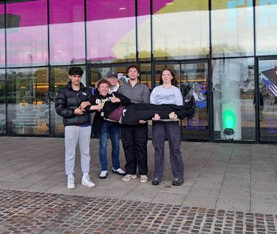 Profiad gwych i'n dysgwyr Gwasanaethau Cyhoeddus yr wythnos hon gydag ymweliad i Fae Caerdydd ar gyfer eu Her Cyfeiriannu dwyieithog, i'w helpu i ddatblygu eu sgiliau gwaith tim a datrys problemau.