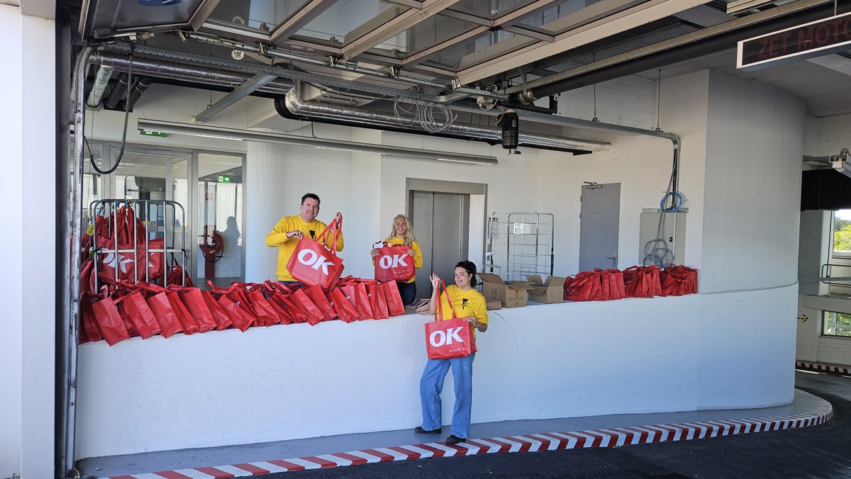 Mooie dag in Amsterdam, op bezoek bij <a href="/BNRpetrolheads/">BNR Petrolheads</a>, de 1ste APK bijeenkomst. Mooi weer, prachtig uitzicht, iedereen die er was blij kunnen maken en zelf ook genoten van de mooie wagens die op het dak stonden.