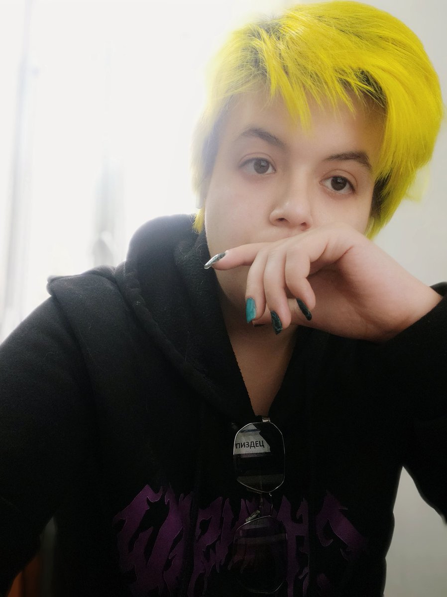 Чёт давно моего лица не было.
В связи с последними перестановками на личном фронте решил с головой уйти в работу. Векторные макеты даются с отягощением, а впереди ещё мильён задач.
Загруженное утро, после которого я чувствую себя как хомячок с бананом.