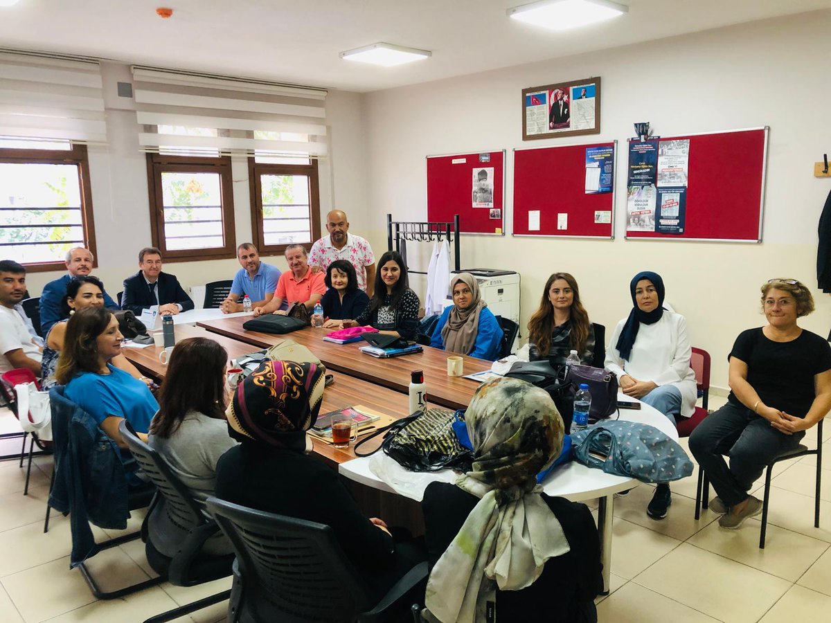 Türkiye Yüzyılı Maarif Modeli nin uygulama süreçlerini yerinde incelemek ve değerlendirmelerde bulunmak  üzere İlçe Milli Eğitim Müdürümüz Sn.Metin GENÇAY okulumuzu ziyaret ettiler