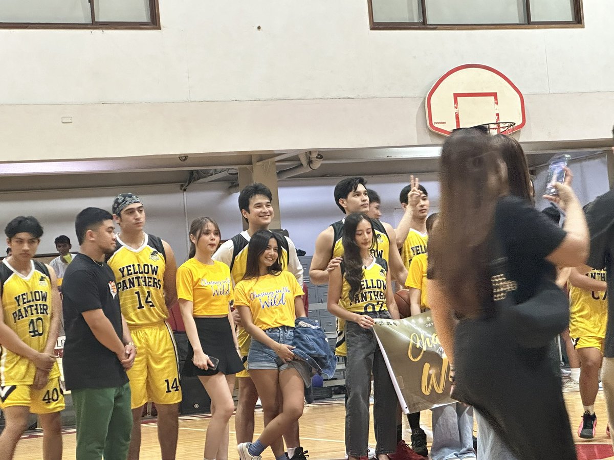 samsalvadorr's tweet photo. kuya and ate spotted https://t.co/tzCnCFljmT