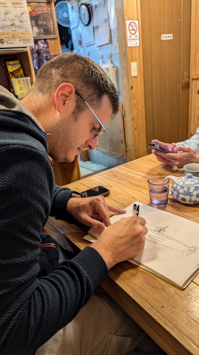 L'amis <a href="/800Tonnes/">800 Tonnes</a> qui ne peut pas s'empêcher de dessiner des sous-marins, même au Japon dans un restaurant de yakisoba :D