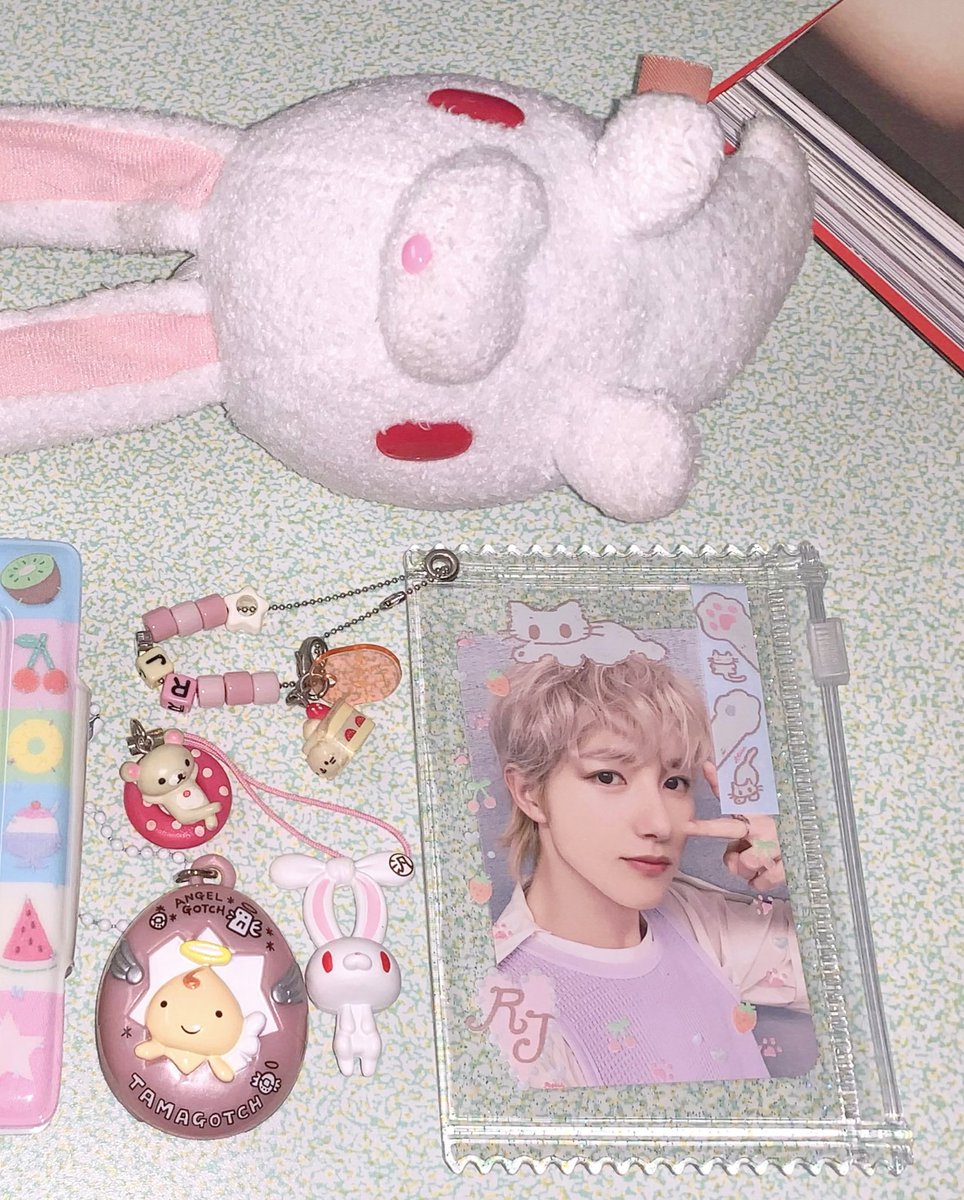 3r2j3's tweet image. 돌아온 런쥔이를 환영하며 #RT 추첨 7분께
런쥔이 포카 파우치를 보내드립니다 ❤︎ 

- 준등기비 부담 해주셔야 합니다 !!! 
- 당첨자 분들께는 따로 런쥔 버블 323일 이상 
인증 받도록 하겠습니다 🙂‍↕️