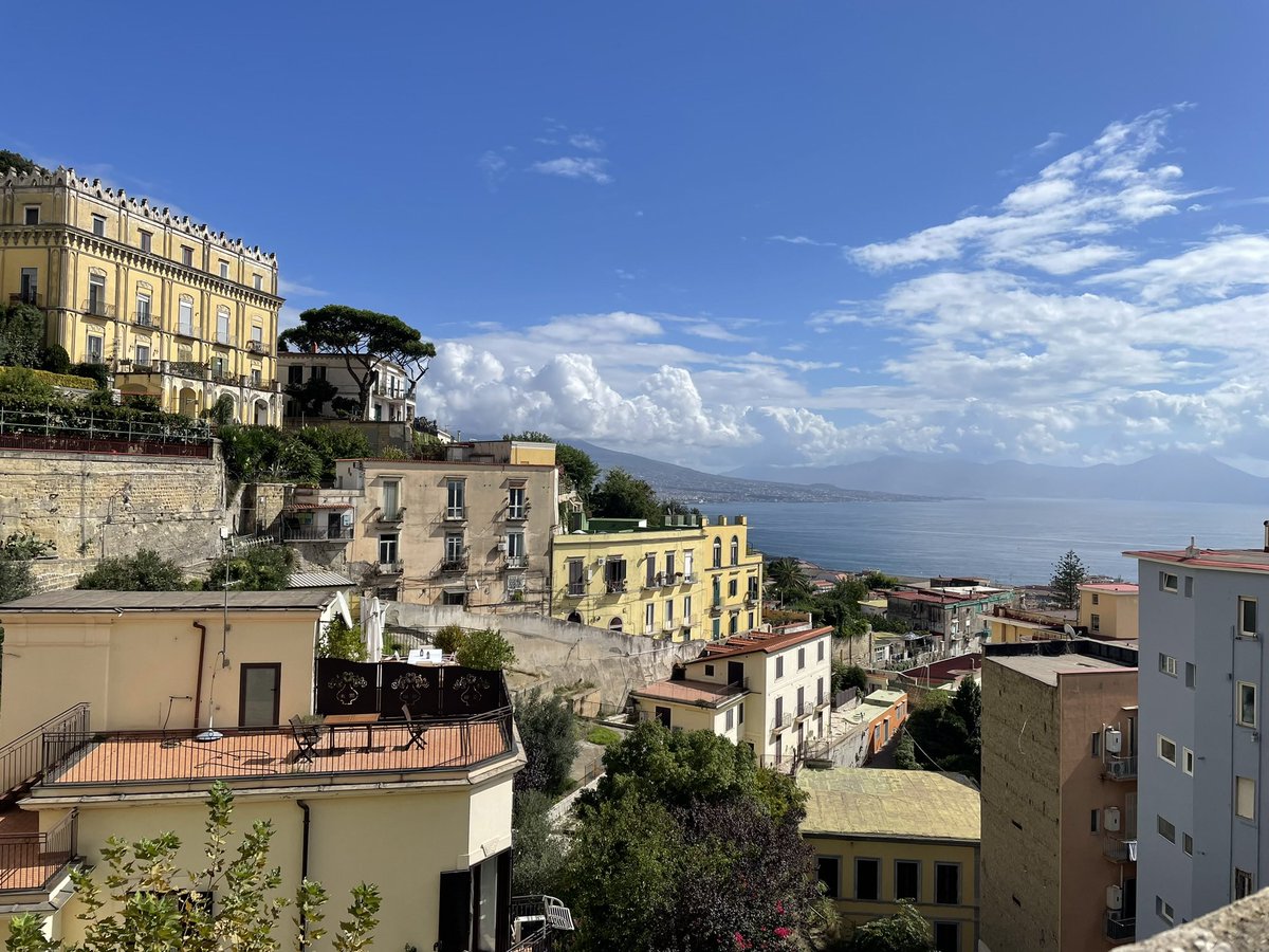 MisterLee1973's tweet photo. Salita del Petraio. #Napoli https://t.co/zzT5RoYvoz