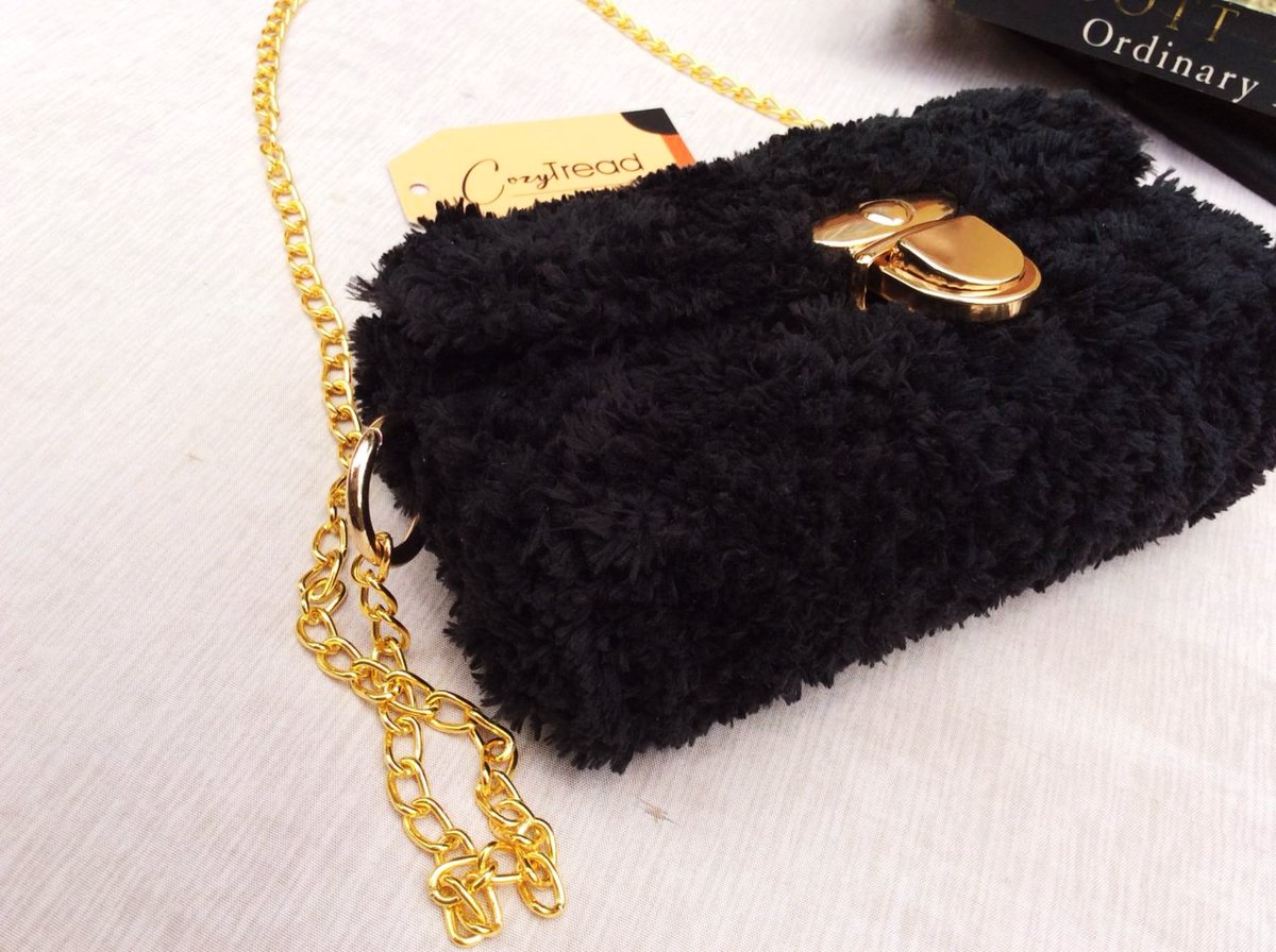 Trone256's tweet photo. You can never go wrong with a black bag.
One with fur??? Perfect choice 🥰 https://t.co/ZMsDWeH4E8