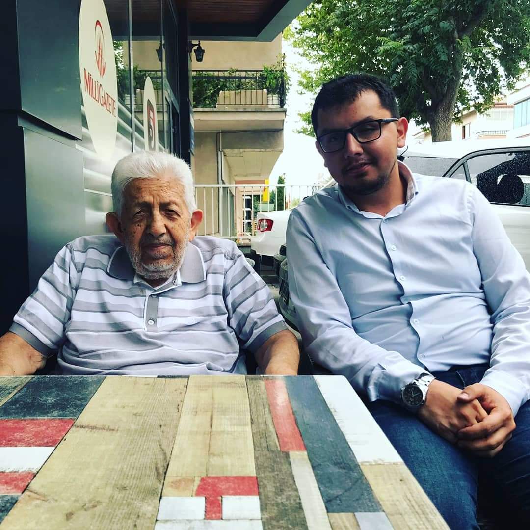 sezer_lmaz's tweet photo. Hoş bir seda bıraktı kubbede ve göçtü bu diyardan....

İlminden çokca istifade ettiğimiz, yakın tarihin en önemli tanıklarından Recai Kutan'a (Recai dedemize) Cenab-ı Allah’tan rahmet diliyorum. https://t.co/bohfYBGESj