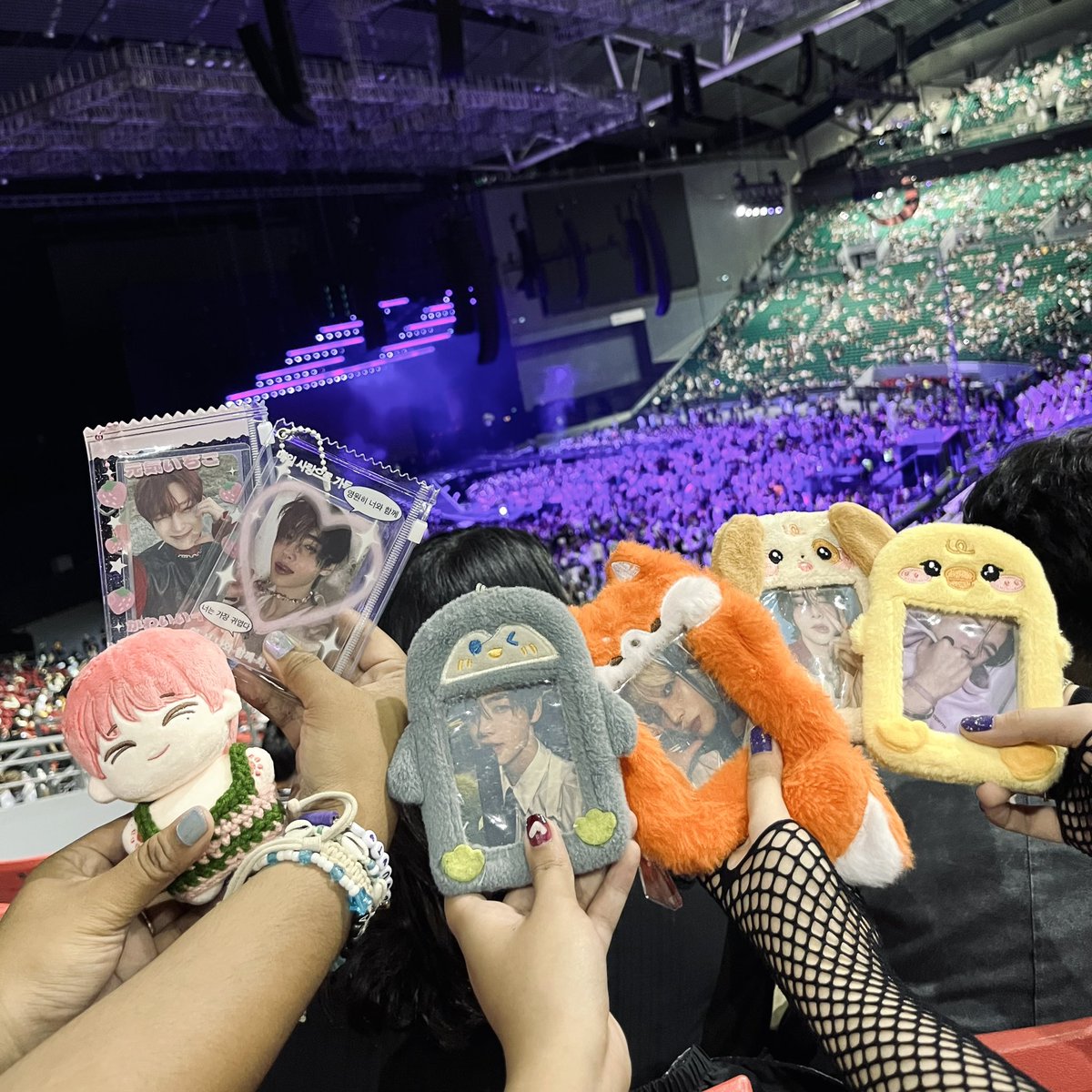 krisdrg's tweet photo. LIVing! 💜 went to #GutsTourinManila with some engene friends! Thank you so much ate @cyrikcruz for adopting me mwhehe 🫶 https://t.co/Hlw2raZZwy