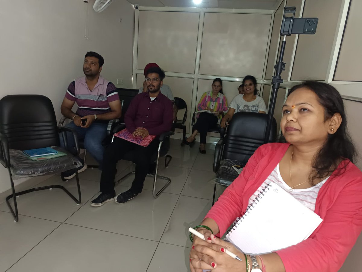 GENEINVEST's tweet photo. NJ PARTNERS MEET AT THE NJ EXPRESS OFFICE ON 05TH OCTOBER 2024.

AGENDA:
BASIC TRAINING DAY 04

SPEAKER:
MR. ASHISH GOYAL
(NJ WEALTH EXPRESS MANAGER)

#njwealth #njmutualfunds, #systematicinvestmentplan ,#sipsahihai ,#topupsip ,#investinmutualfunds https://t.co/3NPHFvwlWt