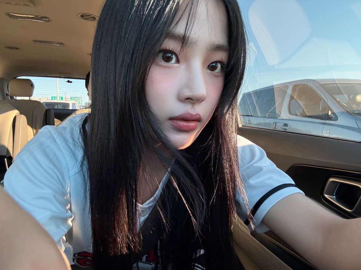 newjeans_loop's tweet photo. 241007

#뉴진스 #NewJeans #민지 #Minji #ミンジ https://t.co/mkM0rce4E7