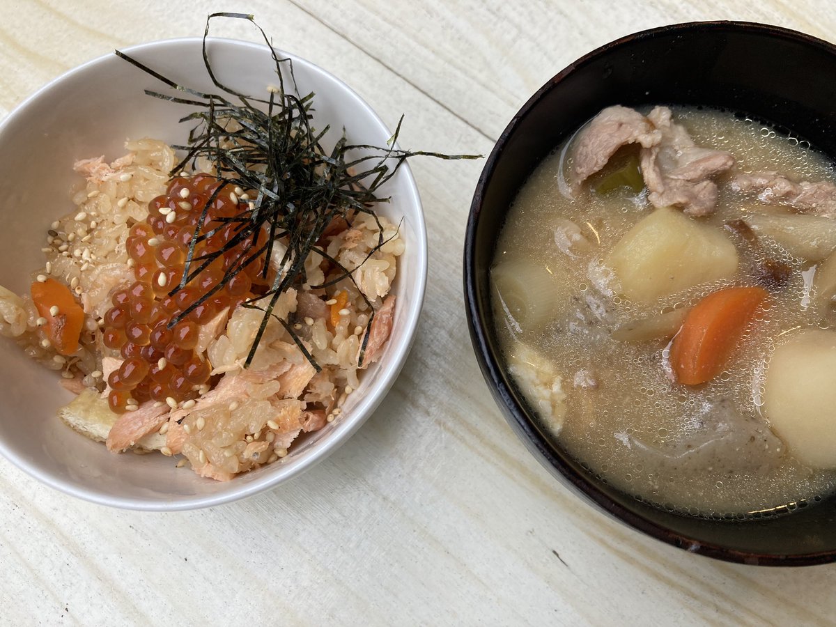 お久しぶりの投稿です💦
来週の月曜日は祝日ですが仙台芋煮会開催します🍁
仙台出身のオーナーが作る仙台芋煮(具沢山の豚汁)とはらこ飯をつつきながらまったりと秋の一日を過ごしましょう🤤
10/14(月祝)13:00〜19:00ラストオーダー

facebook.com/share/12BDnkpH…