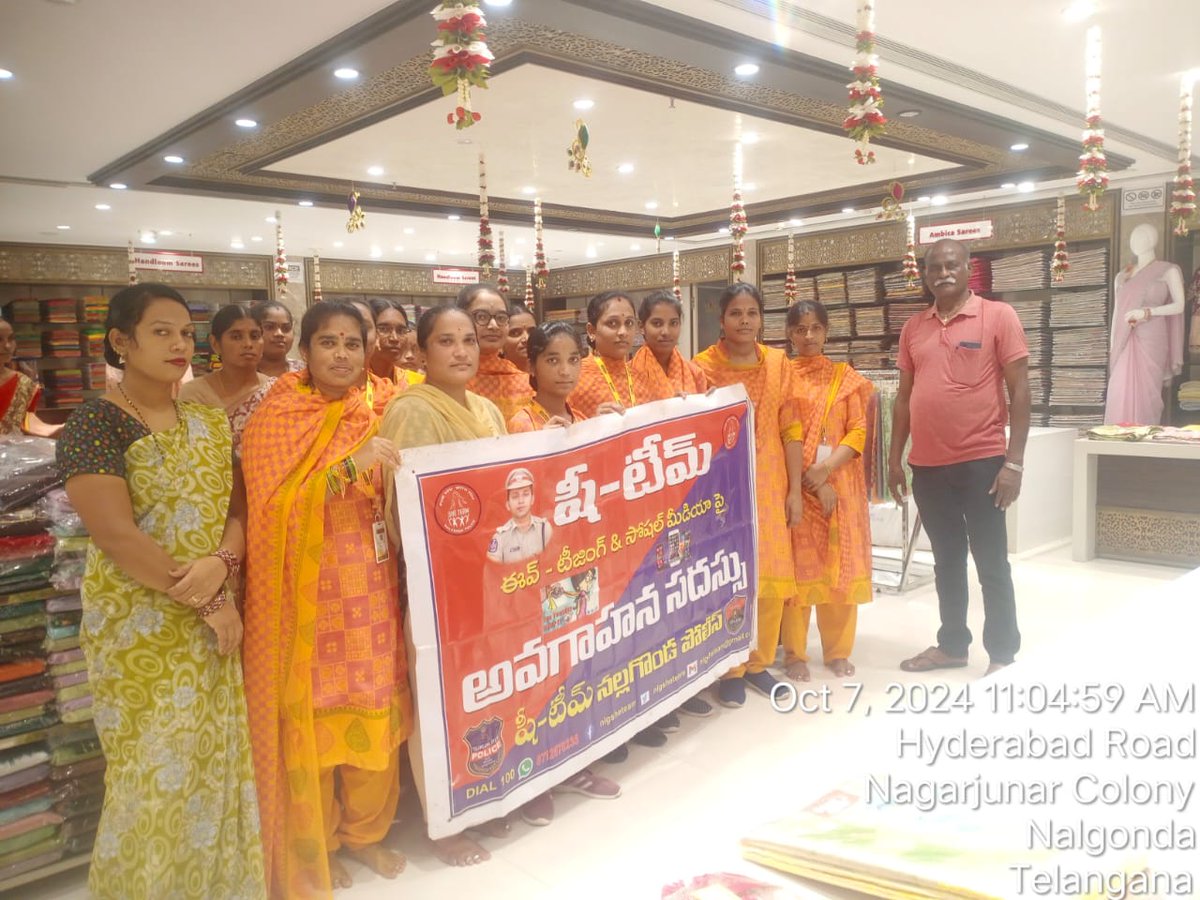 nalgondasheteam's tweet image. Nalgonda Dist She Team Conducted #Awareness  programme, at Mangalya Shopping mall Nalgonda, and CMR Shopping mall Miryalguda For crime against women On : 07-10-2024. 
@NalgondaCop @tg_womensafety @Shikhagoel_IPS #sheteams #State_police