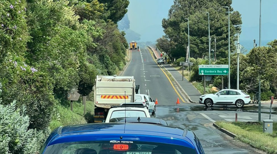 TrafficSA's tweet photo. Cape Town - R44 Clarence Drive:  #FIRE on the coastal route between Gordons Bay and Rooiels   #CapeFire https://t.co/qj2GYnNR7I