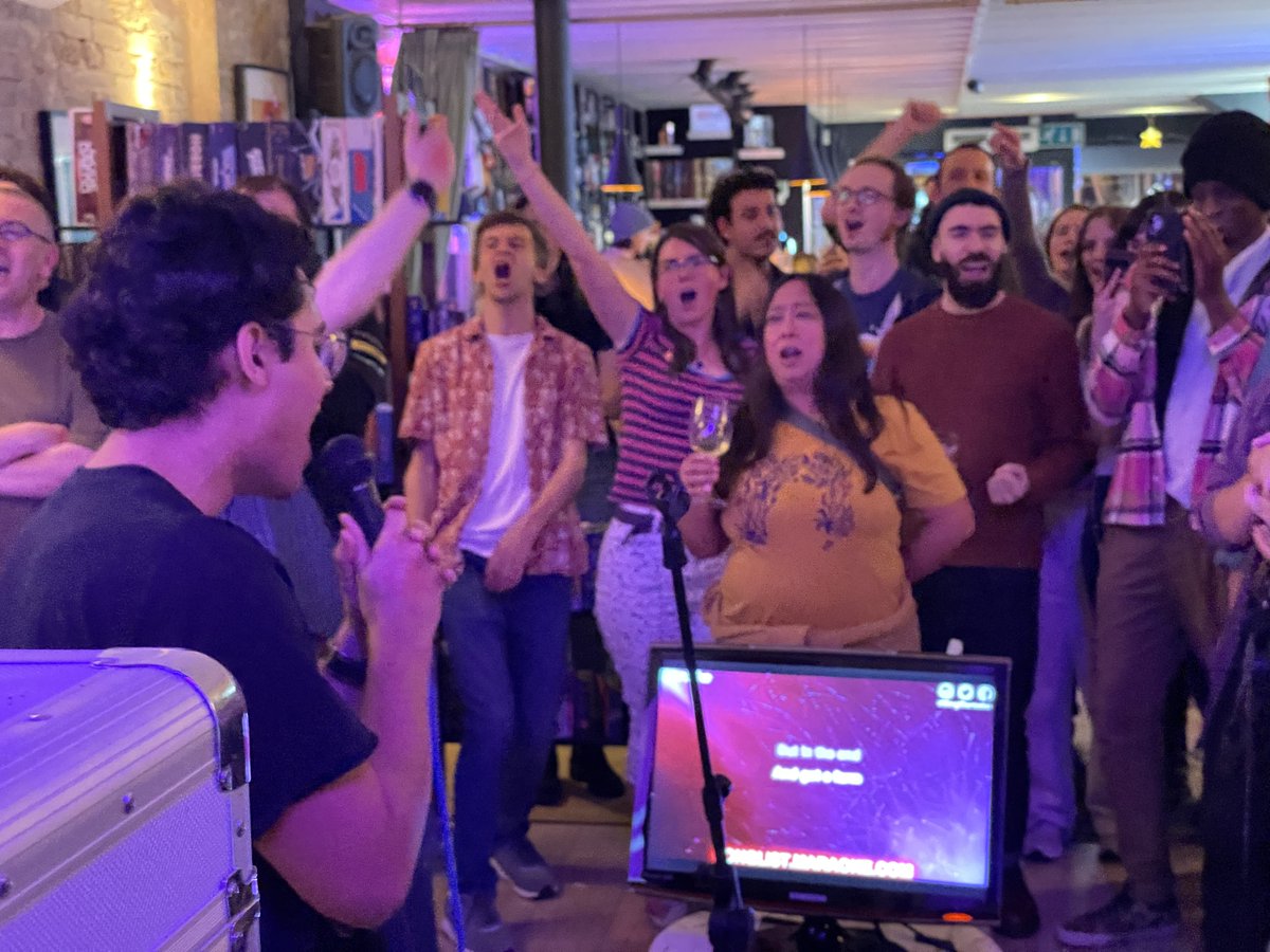 True Facts ✅: a lightning bolt is 5 times hotter than the sun, you burn the same amount of calories laughing as doing ab crunches, and Maraoke last Friday at <a href="/LoadingBar/">Loading Bar(s)</a> Stoke Newington was the BEST TIME! 🎤🥳
