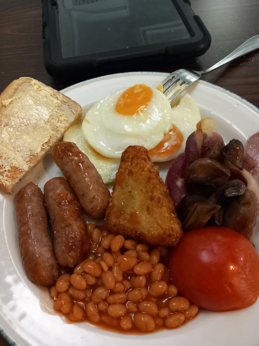 What a lovely start to the week one of our #engineers has had 🥓🍳💙

#breakfast
#fullenglishbreakfast
#engineering
#takencareof