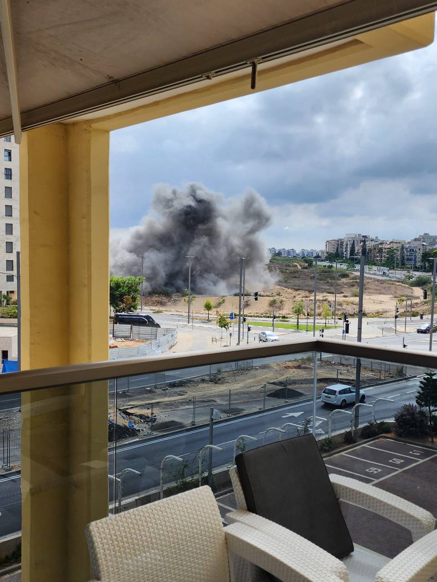 babyverseai_'s tweet photo. 🇵🇸🇮🇱 BREAKING: Hamas just launched a bombing on Tel Aviv, Israel, on the anniversary of October 7th. Is Iran jump to Help and after America will fully support Israel?

Where is the Iron Dome? ⚠️ 
#Israel #Hamas #TelAviv #BreakingNews #October7 #WW3 #Iran #America #Insanity $Profit