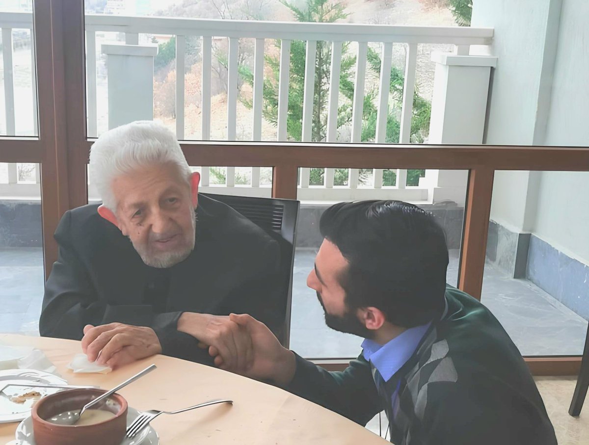 Kıymetli büyüğümüze  Mevlamız rahmeti ile muamele eylesin,ahirette Peygamberimiz S.a.v'e ve Erbakan hocamıza komşu eylesin.

Geride bıraktığı davasında bizleride son nefesimize kadar cihad edebilmeyi nasip eylesin.

Camiamızın ve tüm sevenlerinin başı sağolsun.

#recaikutan