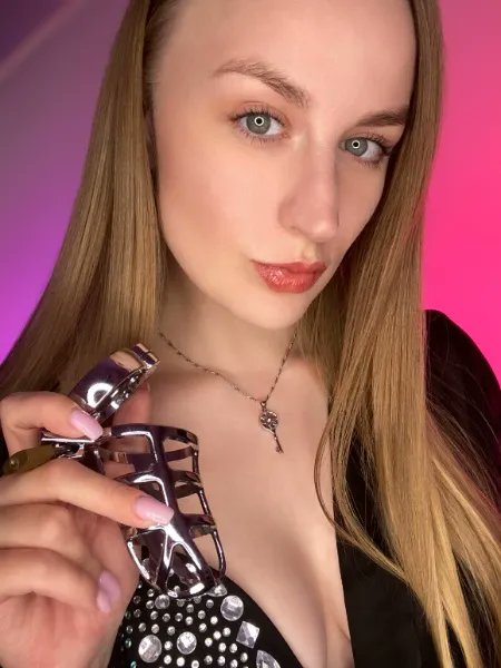 MissLisaStorm's tweet photo. It's a good time to make yourself useful and make your Mistress Lisa Storm happy. Check out my gift list right now and show how good a boy you are.🎁✨ https://t.co/P6yrGSQ1AN https://t.co/NTTH7Vu3hK