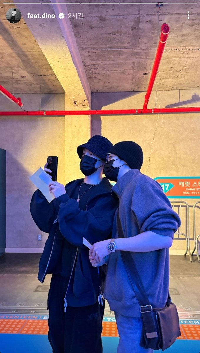 디노랑 원우랑 똑같은 사진 올린 거 너무 기여운데 뭐에 저렇게 열중햇지 ,,,,,, 어머 잠만 저기도 거울 있는데 혹시 셀카 찍엇나