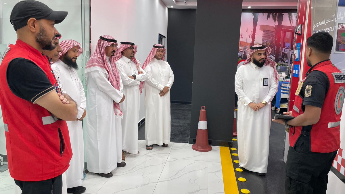 Tabukmedia's tweet photo. 📲  #أخبار الملتقى |

أستضافت هيئة الهلال الاحمر السعودي بمنطقة #تبوك أمين وأعضاء الملتقى الاعلامي بتبوك ، حيث اطلعوا على عمل المركز وإبراز التقنيات المتوفرة لحوكمة الرحلة الإسعافية.

كما تم مناقشة أبرز المشاريع الاستراتيجية للمنطقة بحضور مدير عام الفرع بالمنطقة أ / نواف العنزي. https://t.co/eYJ7pxrBsi