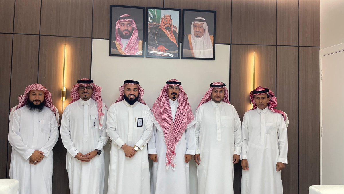 Tabukmedia's tweet photo. 📲  #أخبار الملتقى |

أستضافت هيئة الهلال الاحمر السعودي بمنطقة #تبوك أمين وأعضاء الملتقى الاعلامي بتبوك ، حيث اطلعوا على عمل المركز وإبراز التقنيات المتوفرة لحوكمة الرحلة الإسعافية.

كما تم مناقشة أبرز المشاريع الاستراتيجية للمنطقة بحضور مدير عام الفرع بالمنطقة أ / نواف العنزي. https://t.co/eYJ7pxrBsi