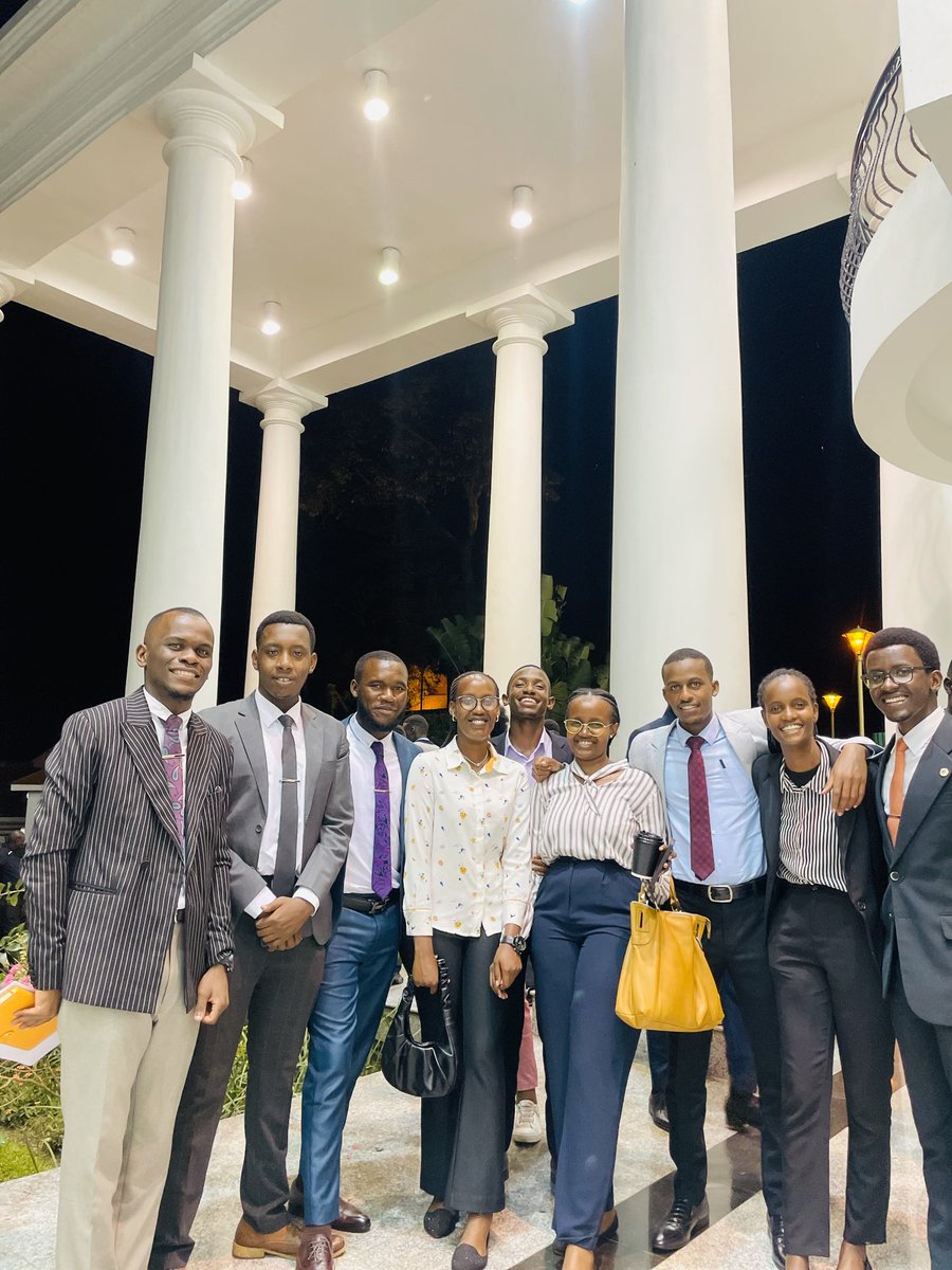 hanah_terisah's tweet photo. @africa_kwetu was privileged to be among the 7 youth groups that were invited by @edthnaka to meet the President @KagutaMuseveni to deliberate on issues concerning the youth of this country. H/E shared 4 major things, dev’t, wealth creation, service delivery and job creation. https://t.co/SjxntcZCeo