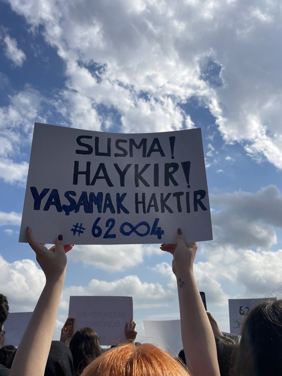melllbabyy's tweet photo. YAŞAMAK İSTİYORUZ! https://t.co/WM1moLou2C